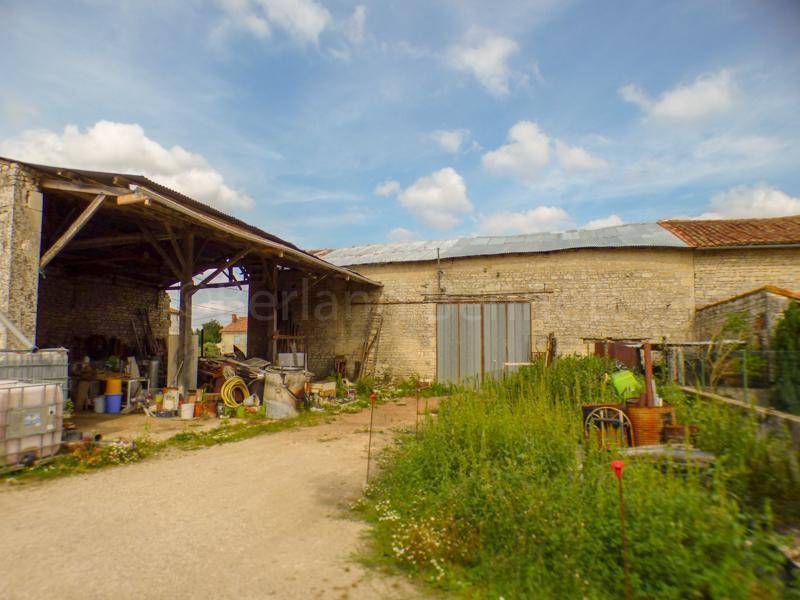 Dépendances avec Hangar et Jardin