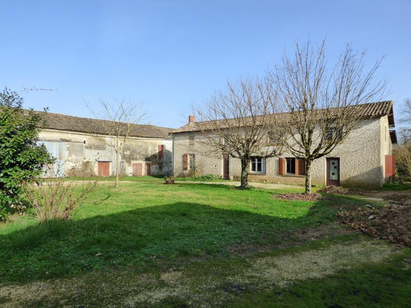 Propriété avec dépendances et terrain 4 ha 50