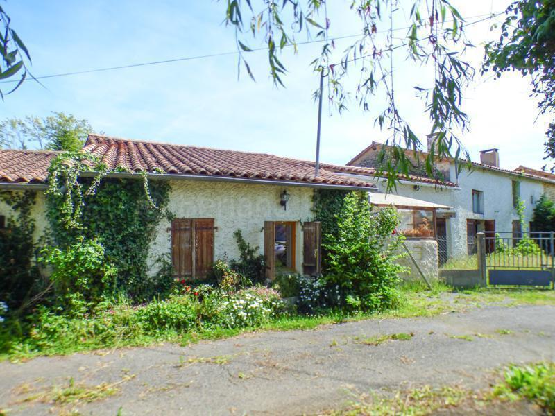 Maison de village en pierres avec dépendances et 2ème maison
