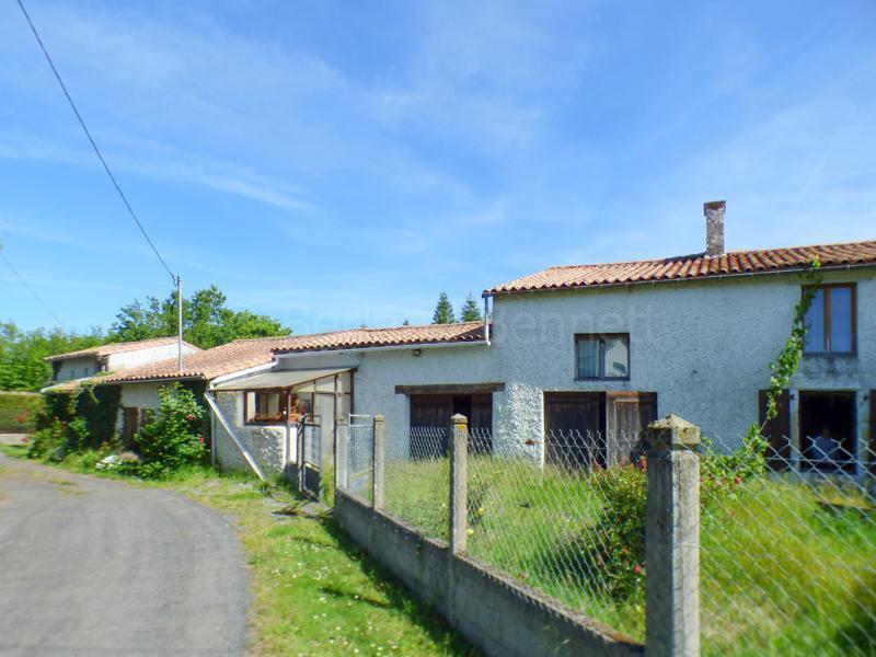 Maison de village en pierres avec dépendances et 2ème maison