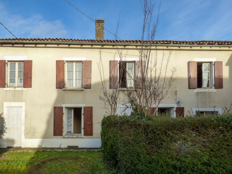 Grande maison de bourg à rénover