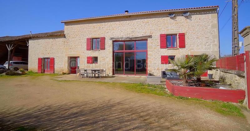 Belle maison en pierres rénovée
