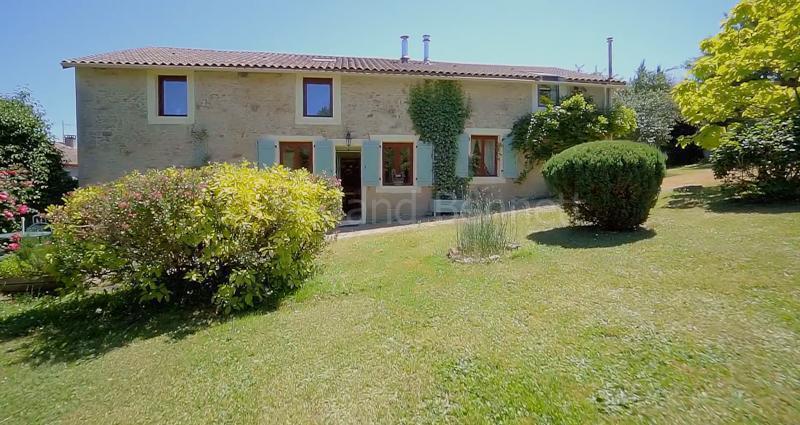 Belle maison en pierres