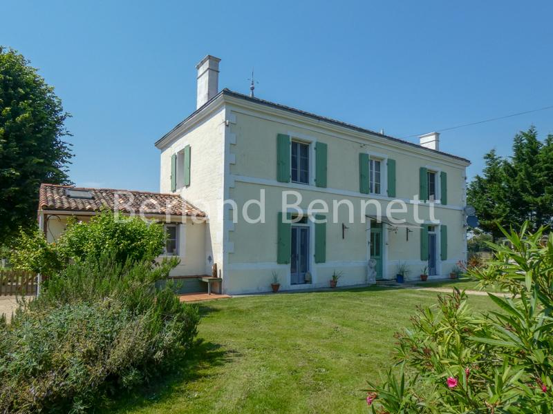 Belle maison en pierres avec 2ème logement et piscine