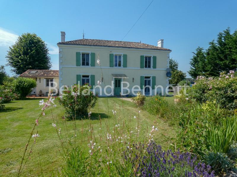 Belle maison en pierres avec 2ème logement et piscine