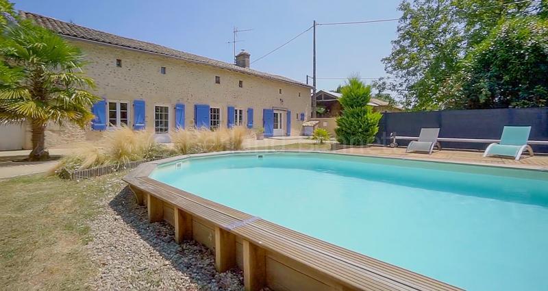 Belle maison en pierres avec piscine