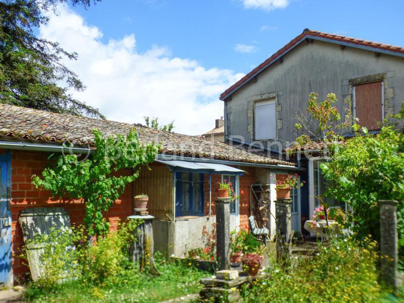 Maison avec dépendances et jardin