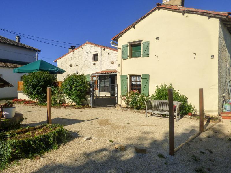 Maison de campagne avec dépendances et terrain