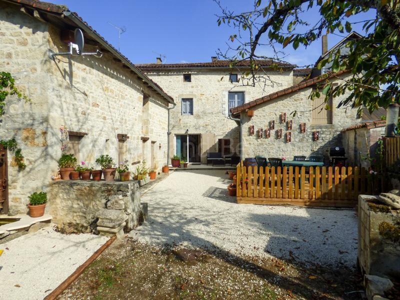 Belle maison de bourg avec jardin