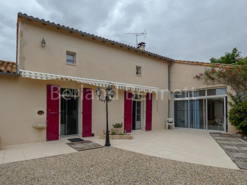 Belle maison avec terrain et garages