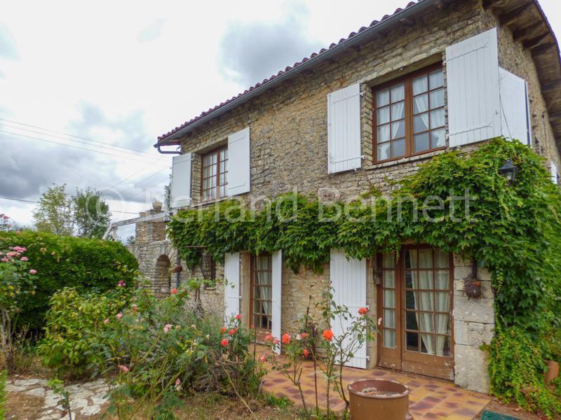 Maison en pierres 4 chambres avec dépendance