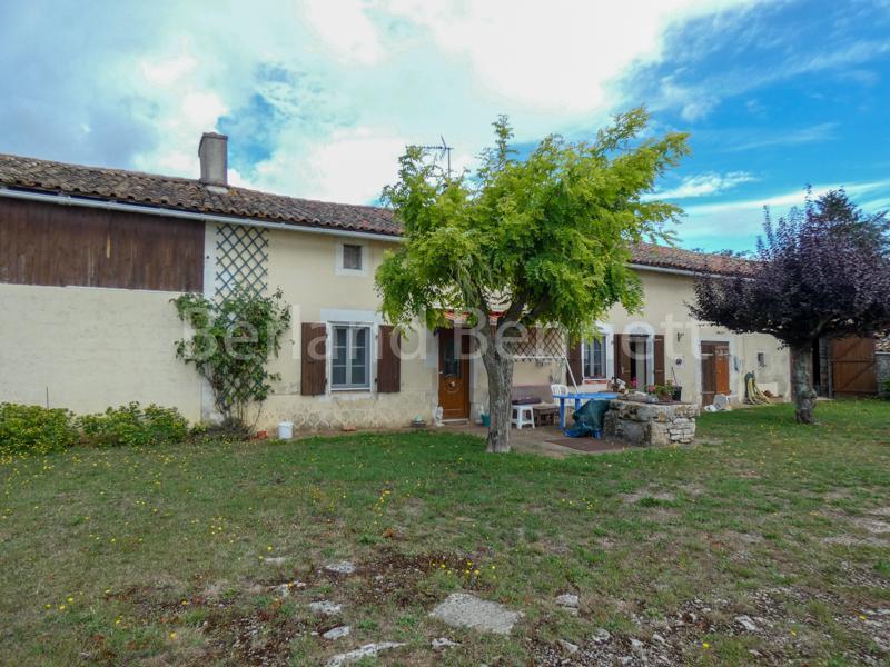 Fermette en pierres avec maisonnette à rénover