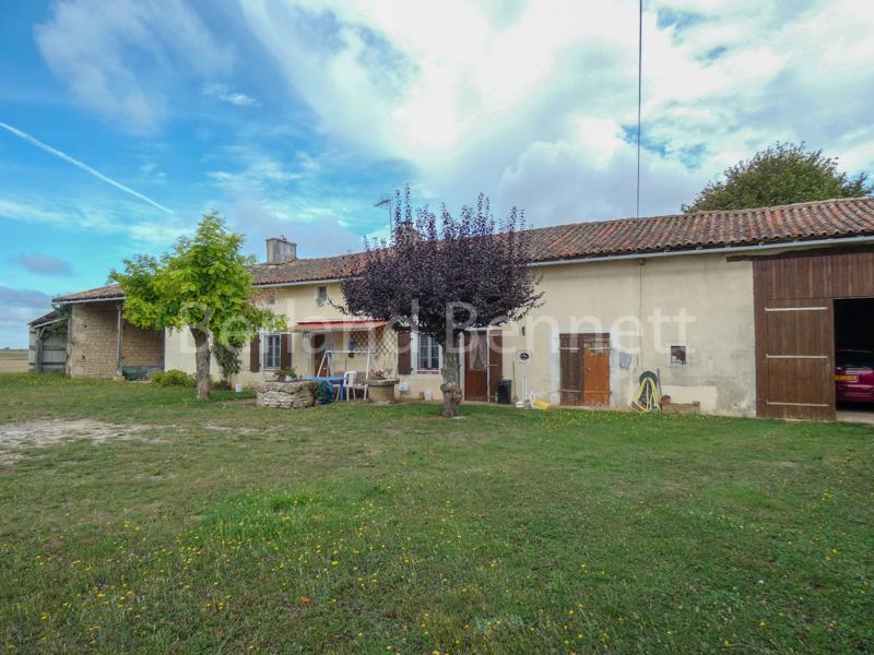Fermette en pierres avec maisonnette à rénover