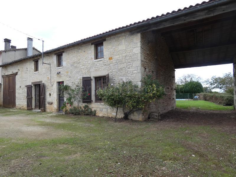 Belle maison en pierre avec terrain