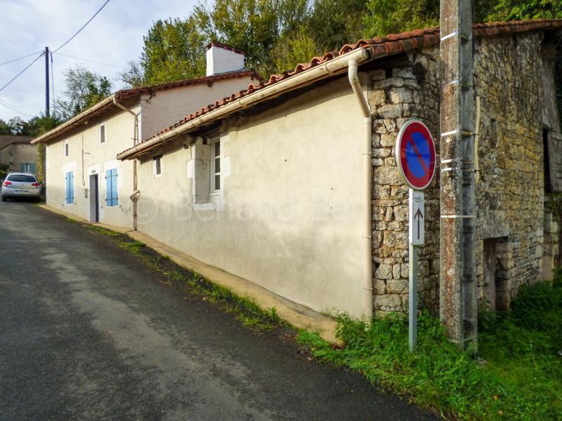 Maison en pierres avec jardin