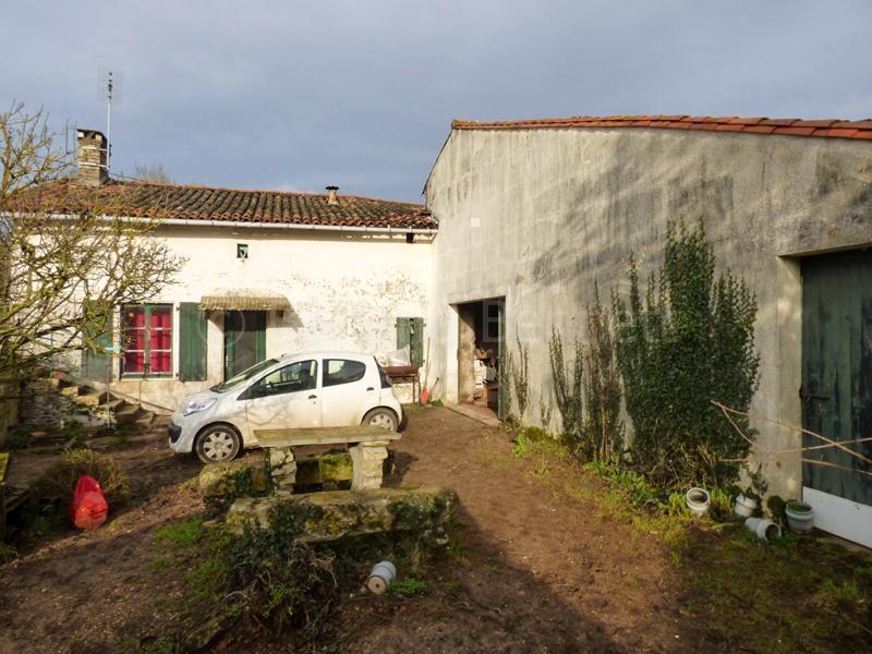 Maison à rénover avec bâtiments