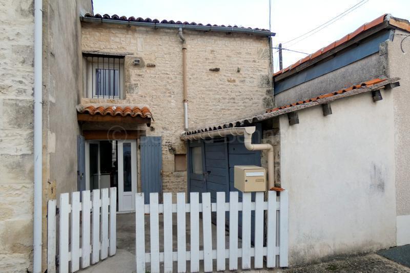 Maison de bourg en pierre