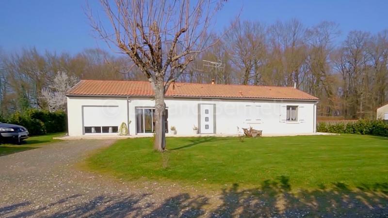 Pavillon plain-pieds avec garage et Jardin