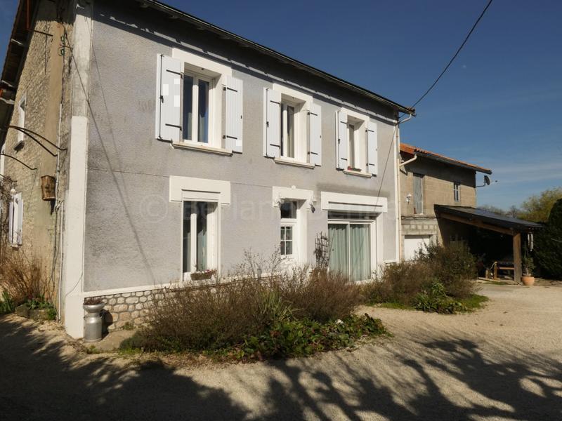 Grande maison en pierres