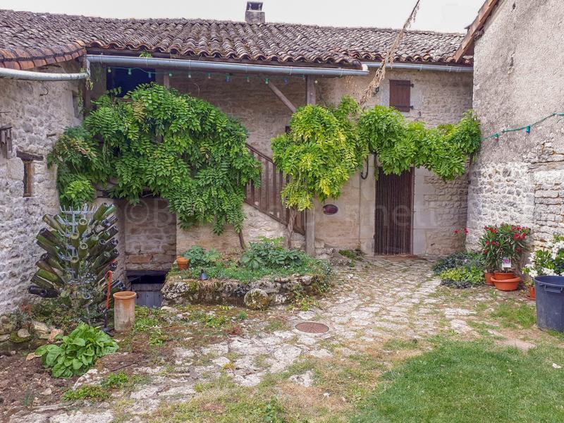 Maison en pierres pleine de charme