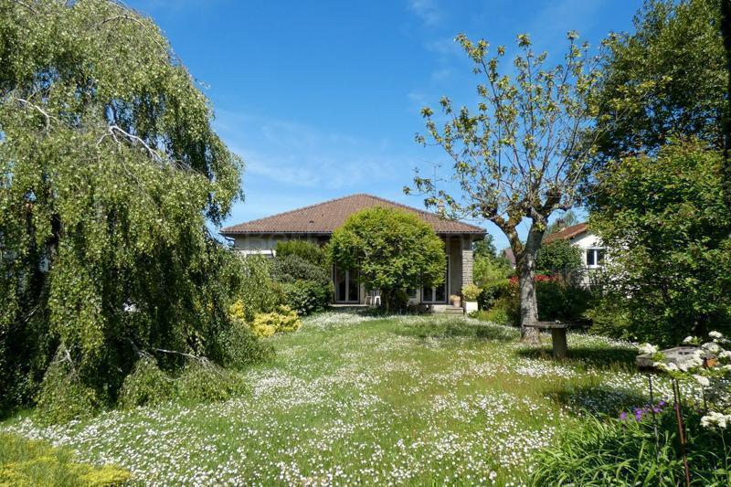 Pavillon 4 chambres avec beau jardin