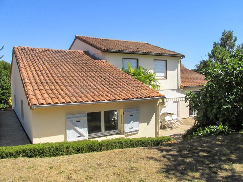 Pavillon 5 chambres et beau terrain