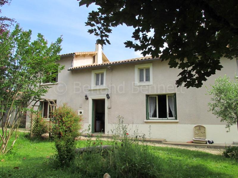 Grande maison avec dépendances