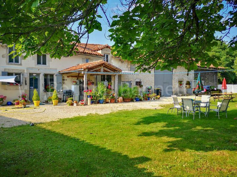 Belle maison en pierres sur terrain 1,5 ha