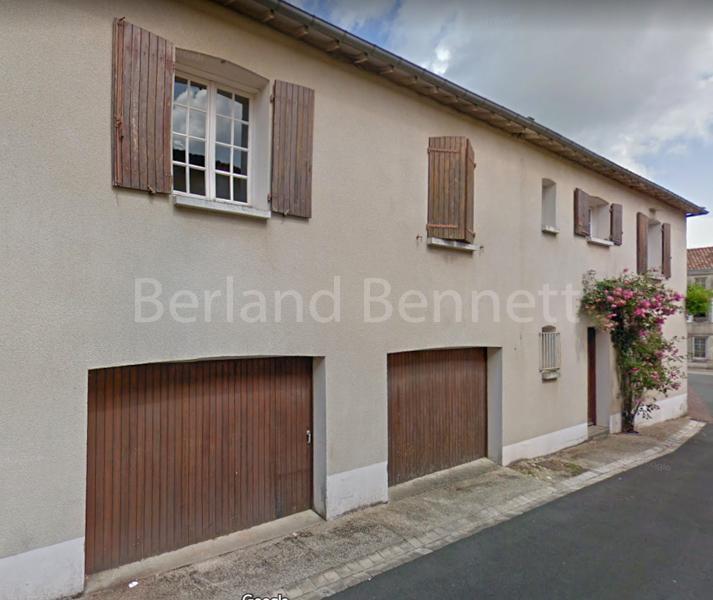 Maison de ville avec double garage et jardin
