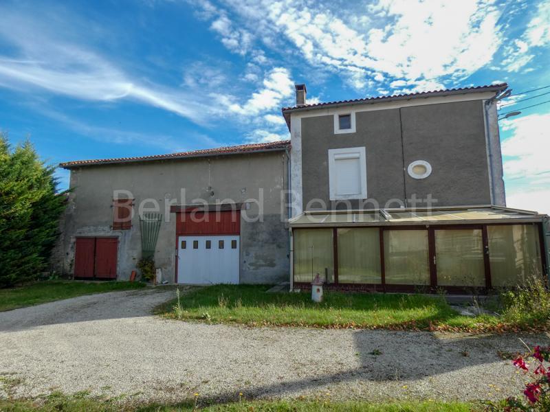 Maison en pierres avec dépendances et terrain à bâtir