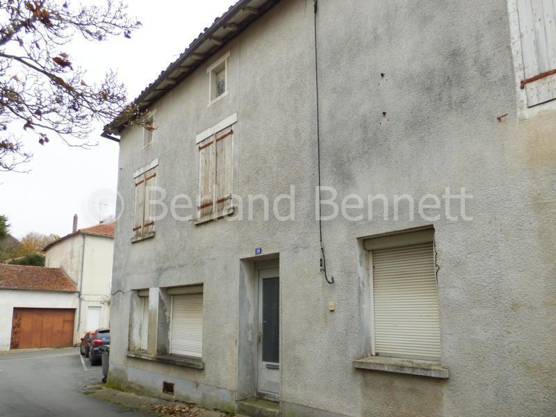 Maison de ville à restaurer avec courette