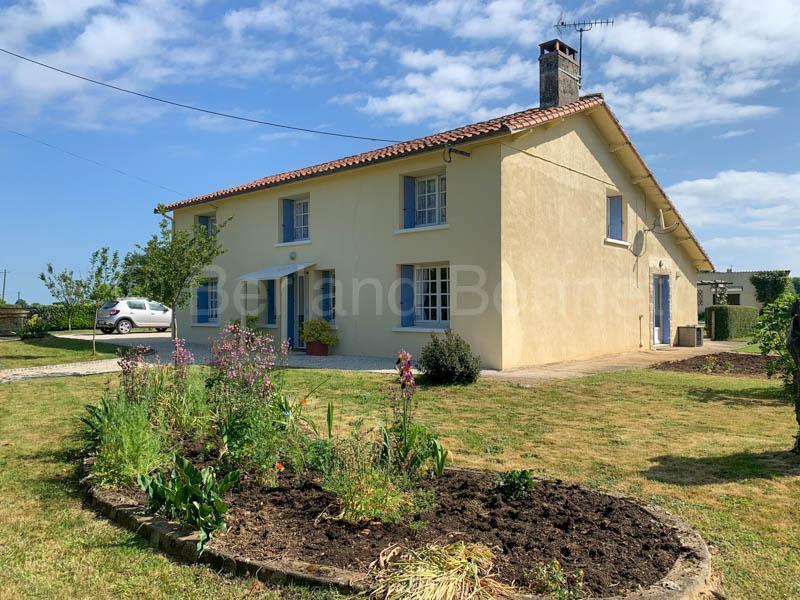 Belle maison avec 5 chambres, dépendances et terrain