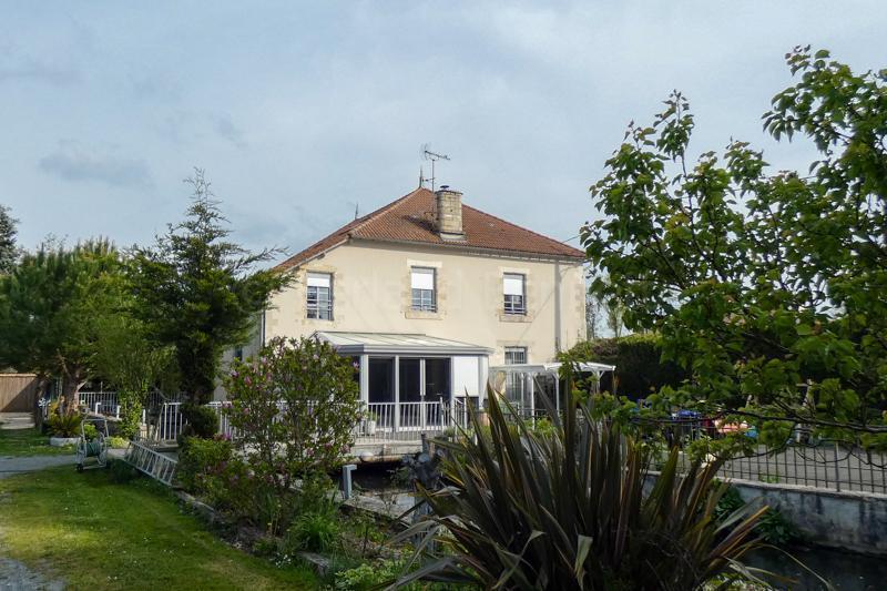 Grande maison avec 1 hectare de terrain