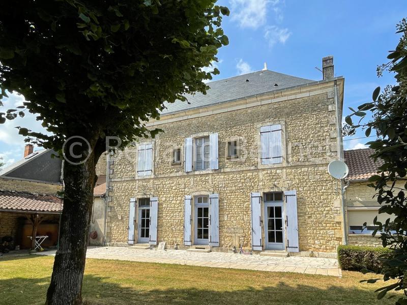 Belle maison de maître avec jardin et piscine