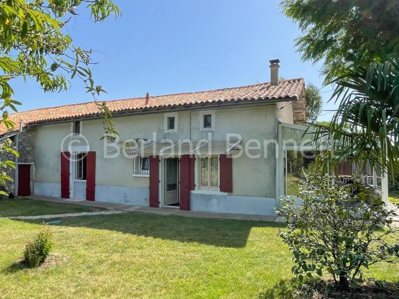 Maison en campagne avec terrain bordant la rivière