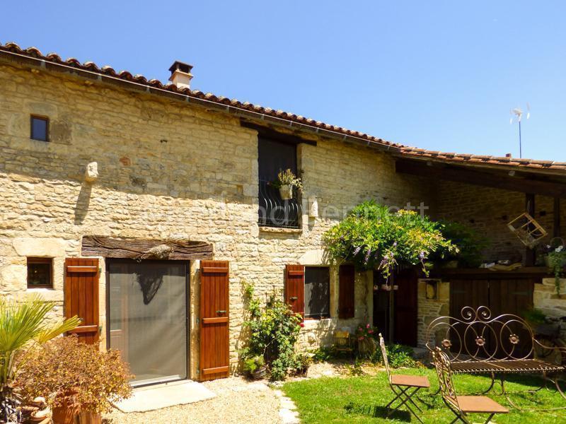 Belle maison en pierres rénovée