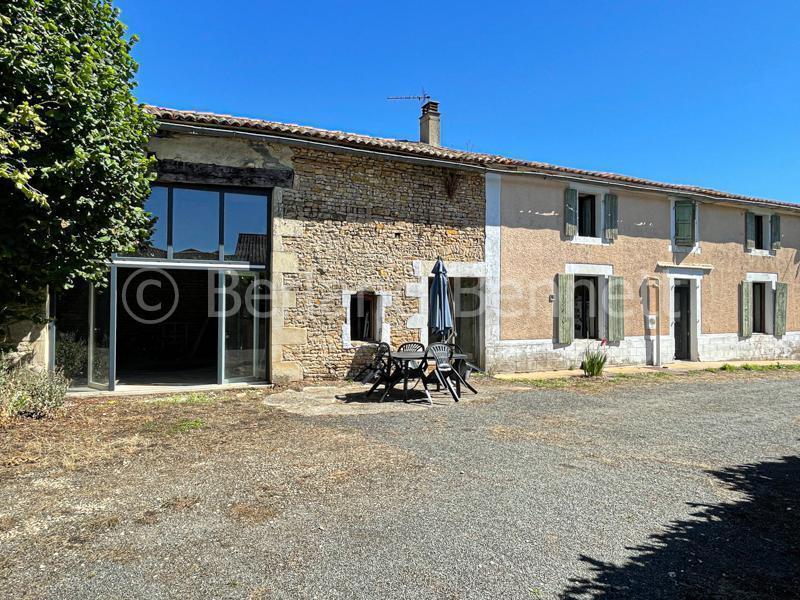 Maison en pierres avec dépendances