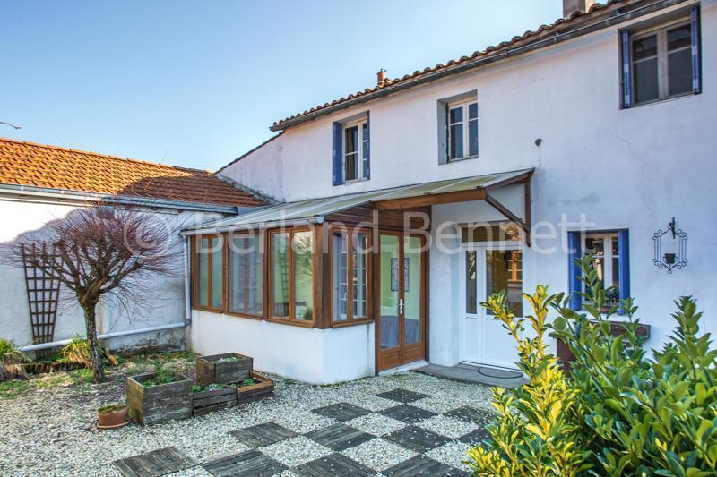 Maison avec gîte et dépendances