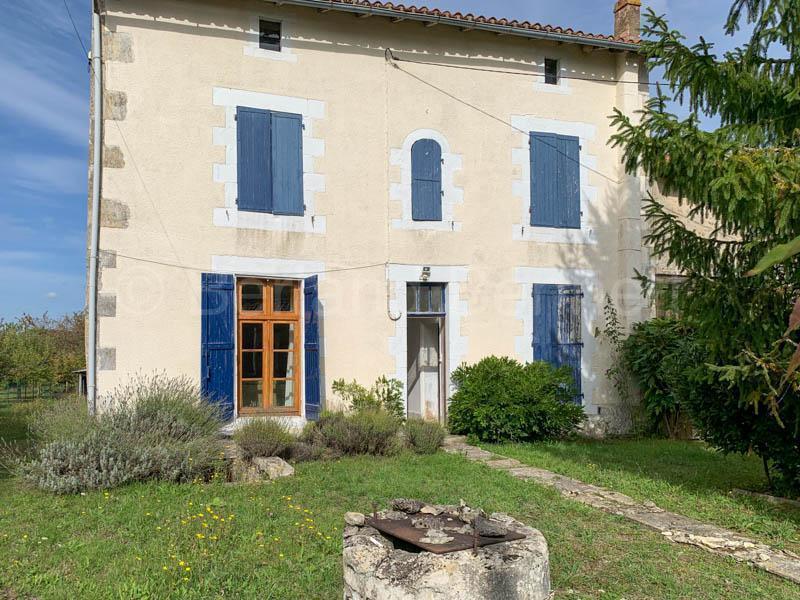 Maison en pierres avec terrain