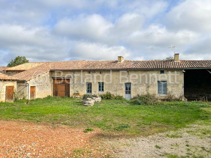 Fermette en pierres avec dépendances