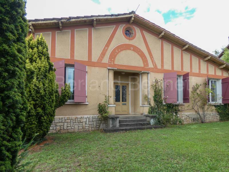 Maison sur sous-sol avec grand jardin et garage