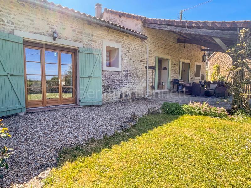 Maison de campagne en pierres rénovée