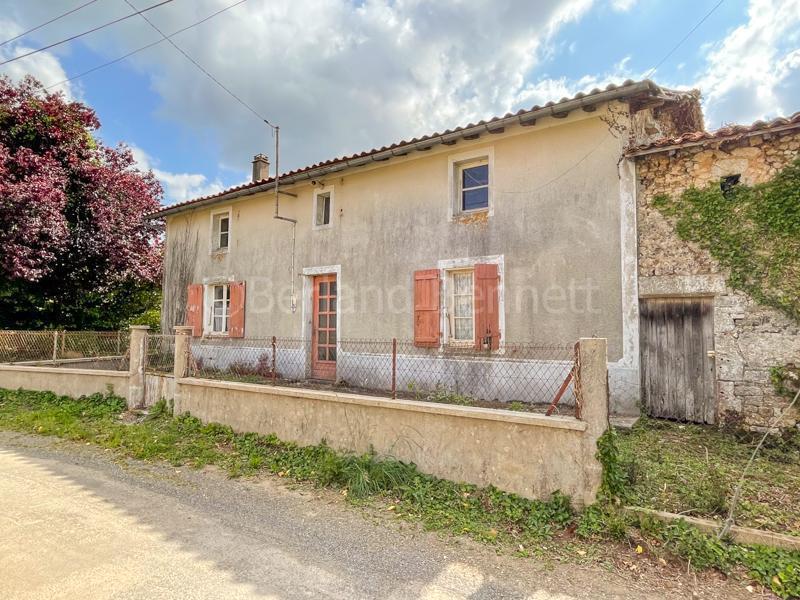 Traditional Stone house to renovate with garden