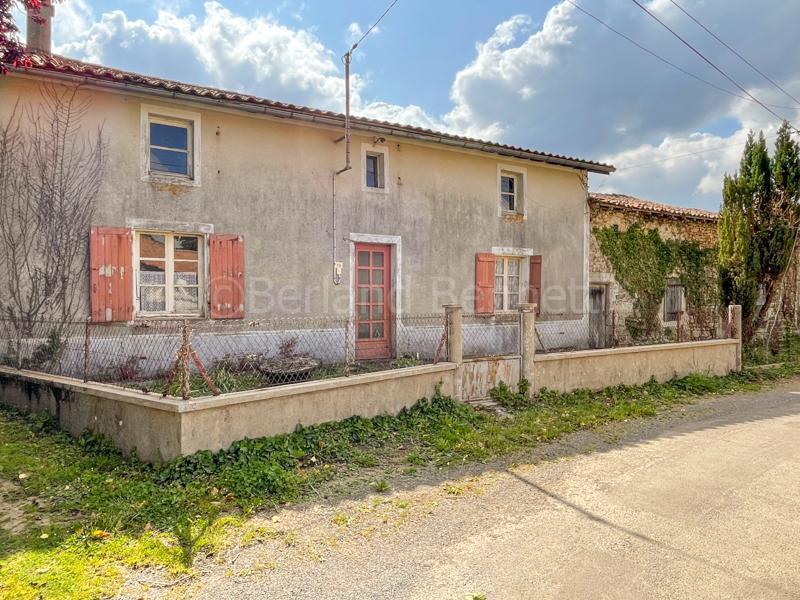 Traditional Stone house to renovate with garden