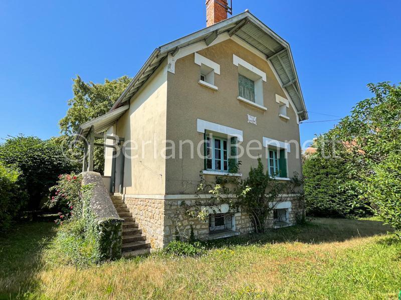 Detached house with garage and gardens