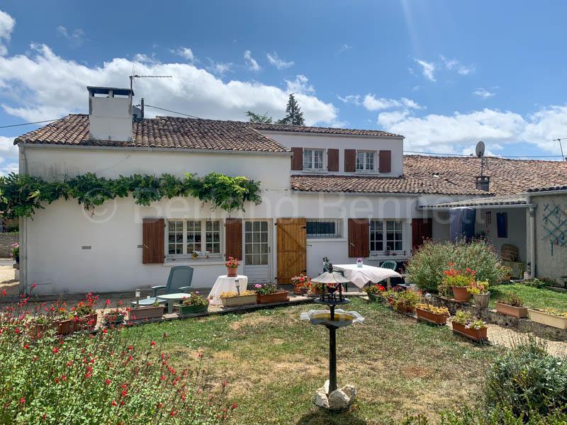 Belle maison avec garage et terrain