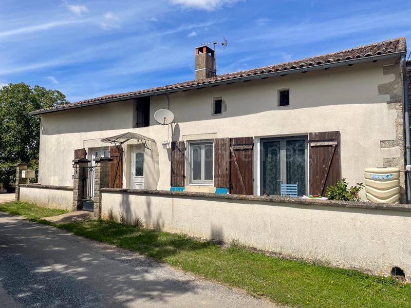 Large stone house with garage + enclosed garden