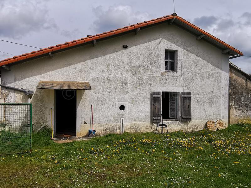 Detached stone house to renovate