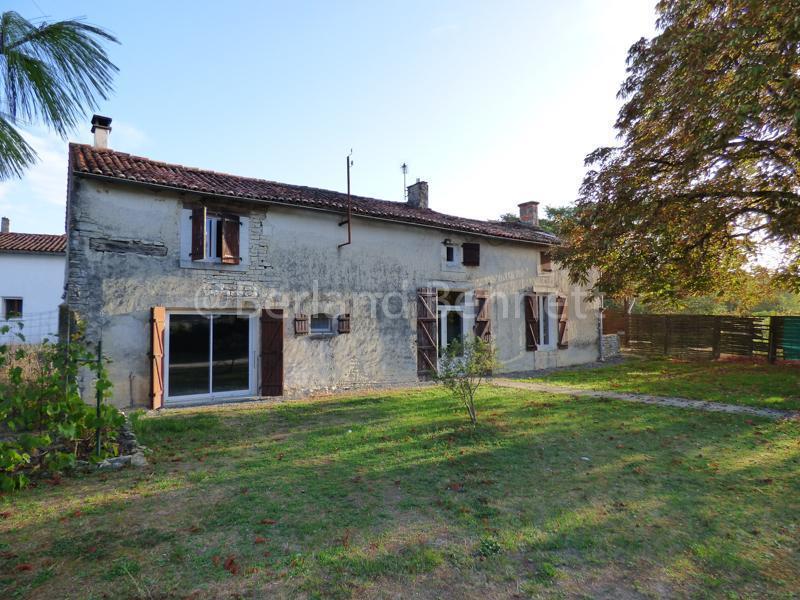 Maison en pierre à rénover avec dépendances