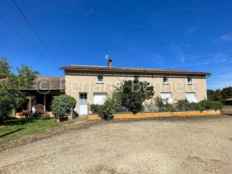 Maison de campagne avec dépendances